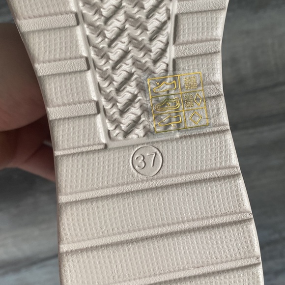 Sock sneakers size 37 or US size 6.5-7 - Picture 3 of 4